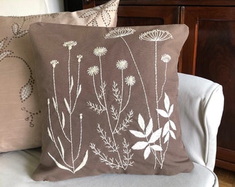 Hand embroidered 100% cotton pillowcase 35 x 35 cm + pillow