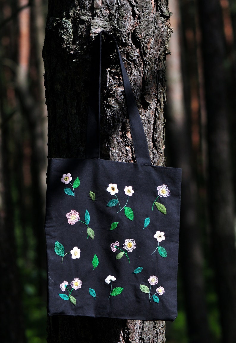 Hand embroidered shopping bag 100% cotton image 1