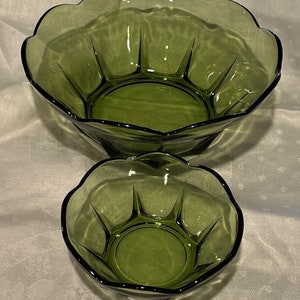 Vintage set of two green glas bowls