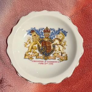 Small collectible plate Coronation of Elizabeth II