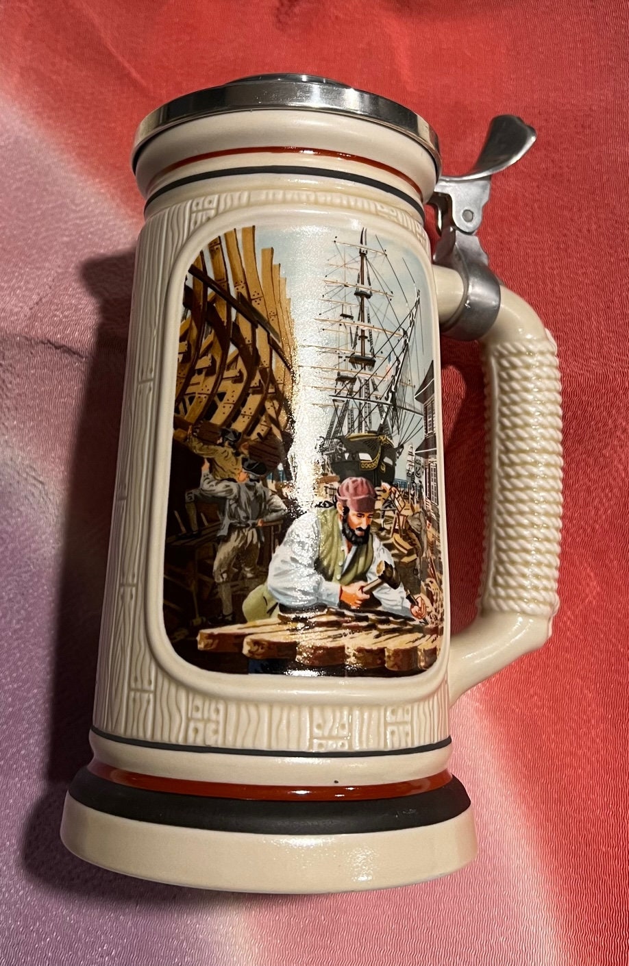 Beer stein with lid