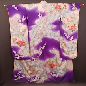 Used Japanese Furisode Kimono – Purple & White Floral Silk Robe with Long Sleeves – Vintage Formal Wear from Japan – Elegant Traditional
