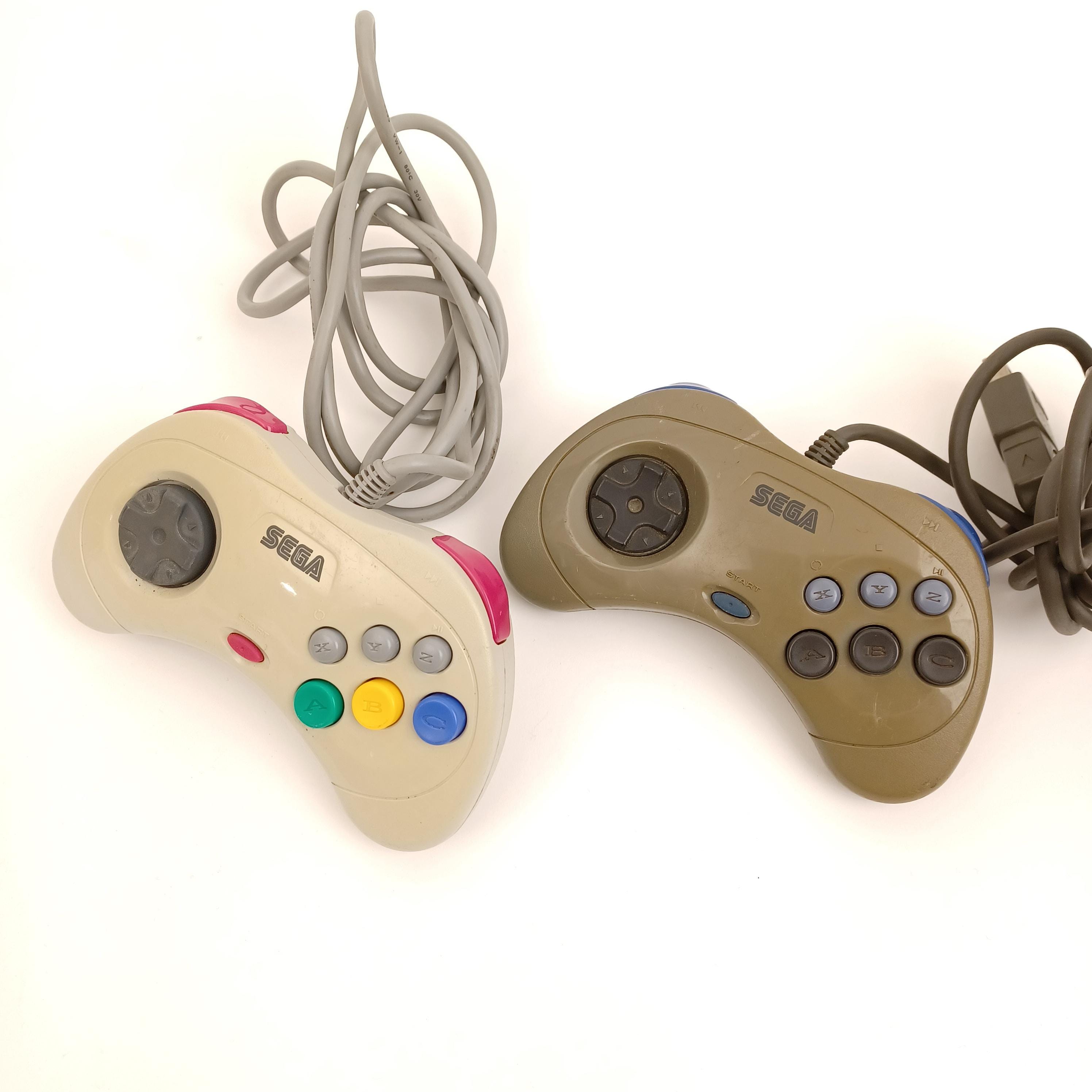 Console SEGA SATURN V2 PAL complète - Inserts, Cordons, Pad, Notices