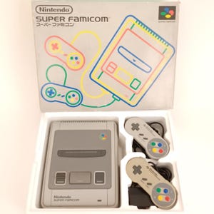 Used Nintendo Super Famicom Console Boxed Set – 2 Original Controllers Included – Tested Working – Japanese Retro Gaming System
