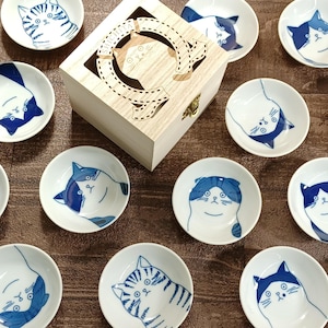 Japanese Blue Cat Illustration Mini Plate Set of 5 Porcelain Dishes Soy Sauce Condiment Kobachi Gift Wood Box