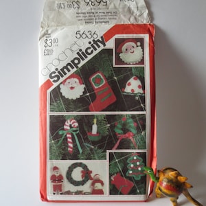 Simplicity 5636 Christmas Crochet Pattern Vintage 1982
