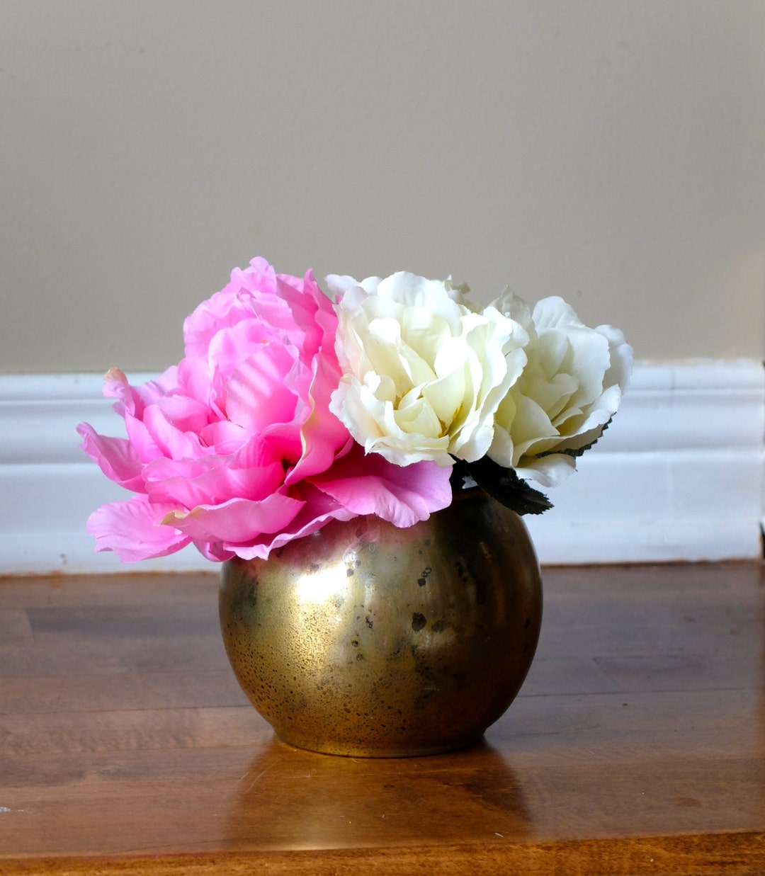 Beautiful Metallic Gold Round Vase Gold Wedding Vases Distressed Gold