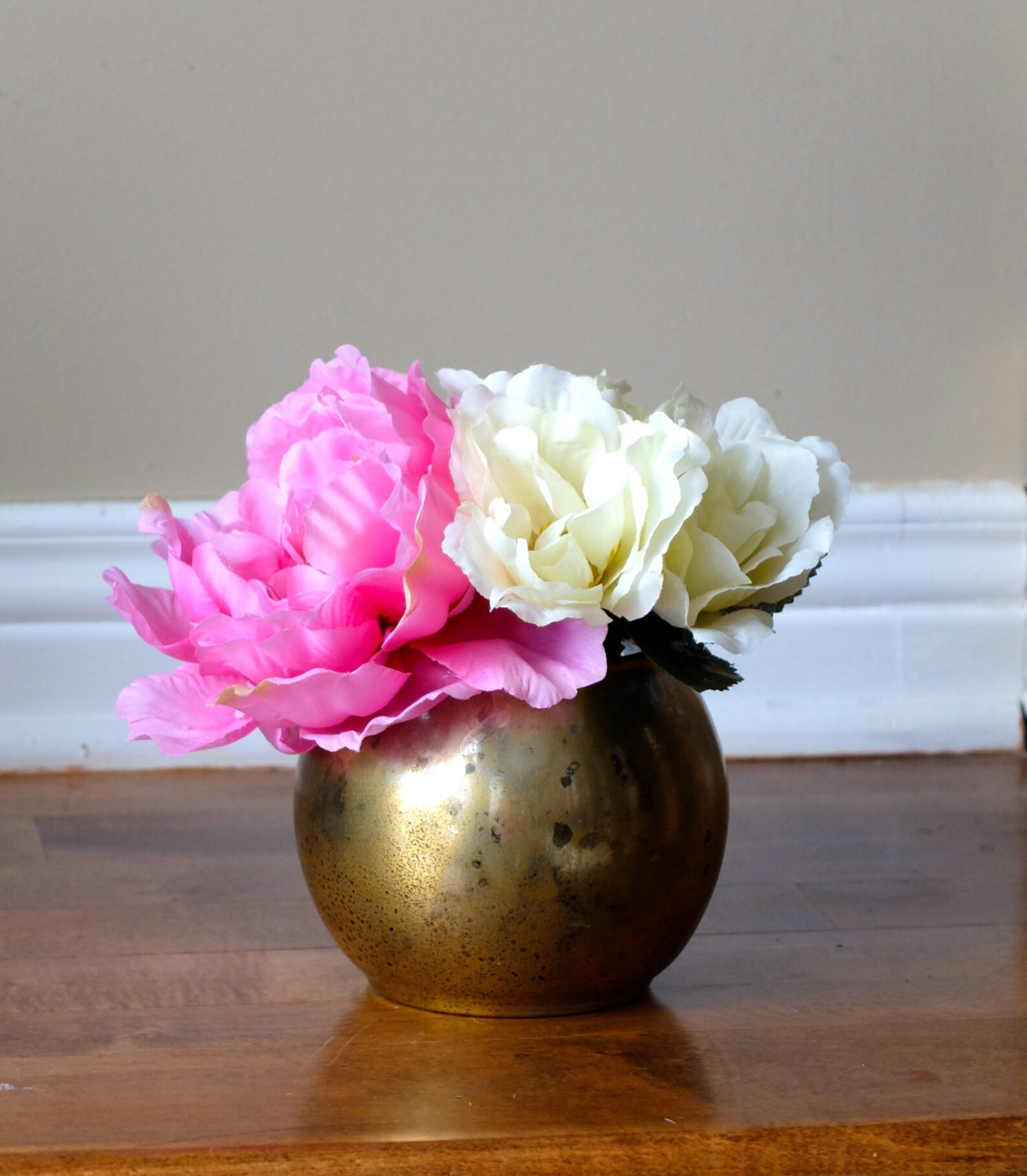 Beautiful Metallic Gold Round Vase Gold Wedding Vases Distressed Gold