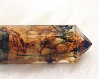 Mother Nature Faux Crystal Point / Pastel Goth Dired Flowers Crystal Gem / Boho Floral Quartz / Vintage Loser Crystal Gift Art Home Decor