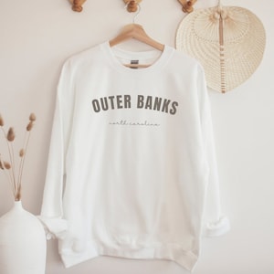 Outer Banks Sweatshirt Minimalist Cursive North Carolina Crewneck Pogue Life Pullover OBX Sweater Trendy Beach Town Hoodie Boho Beachy Gift