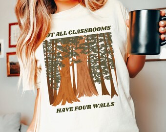 Homeschool Mama Shirt, Homeschool Mama Tshirt, nicht alle Klassenzimmer haben vier Wände Shirt, Christian Mom Shirt, Natur Tshirt, Mama Tee
