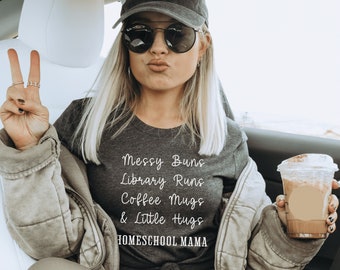 Homeschool Mama Shirt, Homeschool Tshirt, Christian Mom Shirt, Christian Mama Shirt, Hausfrau Shirt, Homeschooling Tee, Bibliothek läuft Kaffee