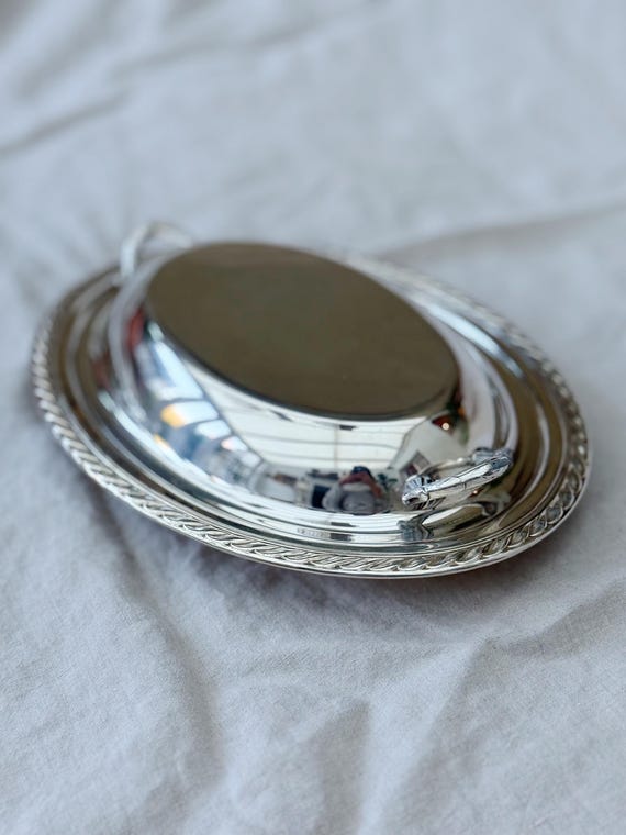 Versilberte Servierplatte mit Deckel im Mid Century-Stil