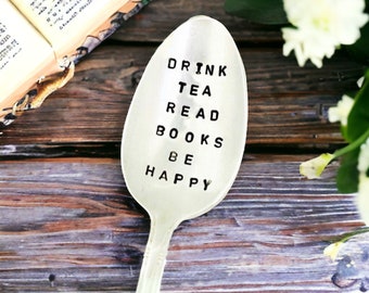 Beber té Leer libros Sé feliz, Regalo amante del té, Regalo de ratón de biblioteca, Cuchara de té estampada, Regalo para ella, Cuchara vintage estampada