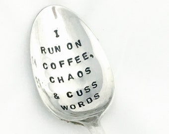 I Run On Coffee Chaos and Cuss Words, Kaffeelöffel, Kaffeeliebhaber Geschenk, Mom Life Löffel