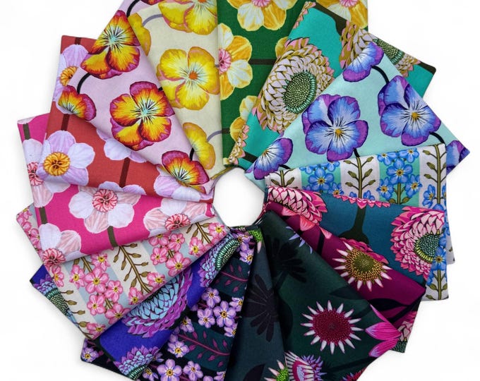 Fat quarter bundle of Iconic by Anna Maria Parry -- Fat Quarter Bundle of 15