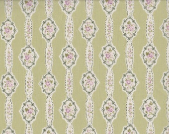 Japanese cotton fat quarter by Yuwa - Floral garlands in soft green