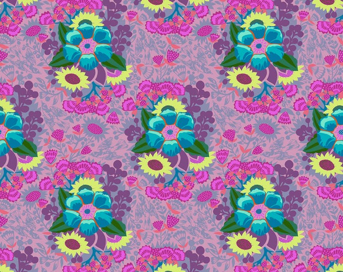 Overdressed by Anna Maria Parry -- Fat Quarter of AMT150- 83V Centerpiece in Grape