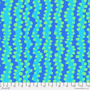 以下が含まれることがあります： 青と緑の波状の線と点で構成された抽象的なパターンファブリック。ファブリックは青と緑の繰り返しパターンです。