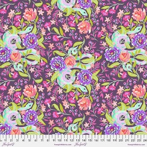 Fat Quarter of Hissy Fit in Dusk - Tula Pink’s Moon Garden pour Free Spirit Fabrics