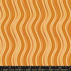 Puede incluir: Un patrón sin costuras de líneas onduladas en tonos naranja y crema. Las líneas están dispuestas en un patrón repetitivo, creando una estética retro y moderna.