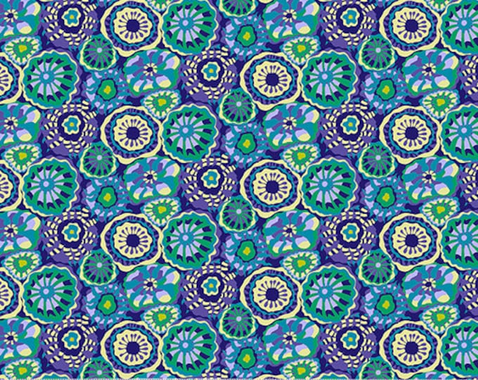 Atlantis by Sally Kelly for Windham Fabrics - Fat Quarter of 53336-3 Anemones in Navy