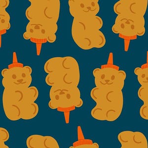 以下が含まれることがあります： 水色の背景に、オレンジ色のボトルキャップが付いた漫画のハニーベアの繰り返しパターン。クマは明るい茶色で、笑顔の顔と曲がった腕をしています。デザインは遊び心があり、気まぐれです。