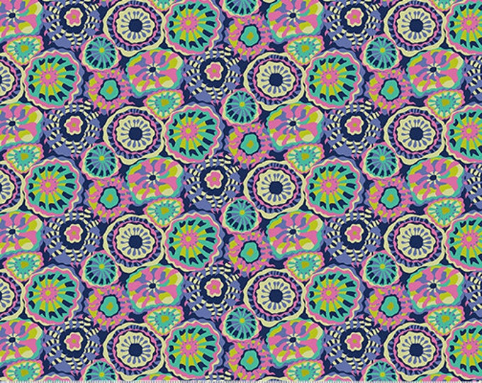 Atlantis by Sally Kelly for Windham Fabrics - Fat Quarter of 53336-2 Anemones in Amethyst