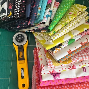 Catnap van Alexia Marcelle Abegg -- Ruby Star Society, Fat Quarter Bundle van 27