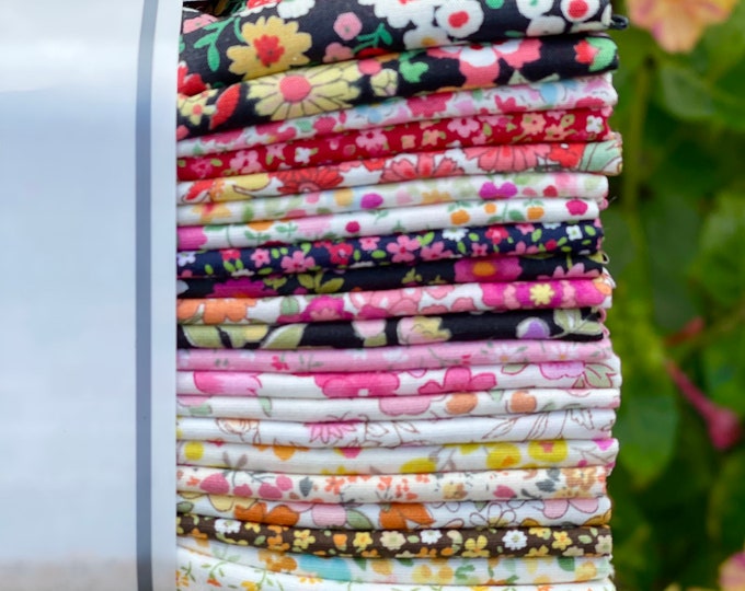 Petite Garden Warm Colourstory Precut Fat Quarter Bundle FQ-1847-21 by Sevenberry for Robert Kaufman - 21 Pieces