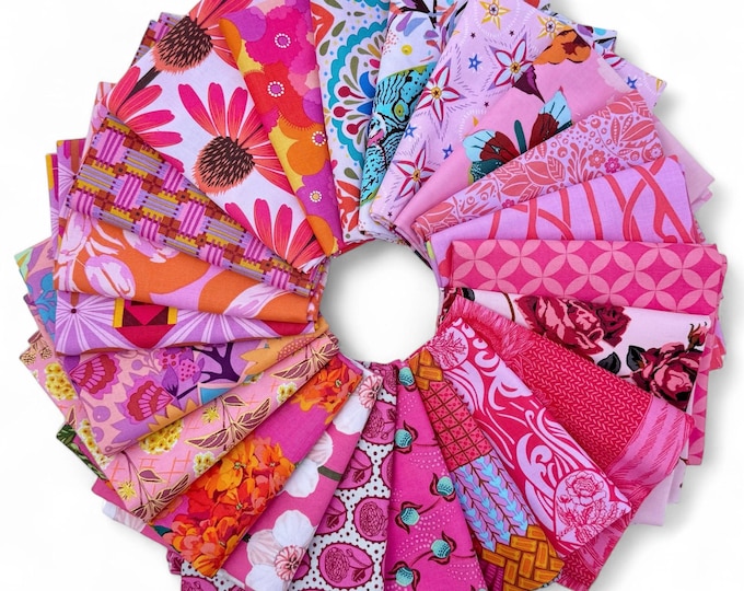 Fat quarter bundle of Mixed Pinks by Anna Maria