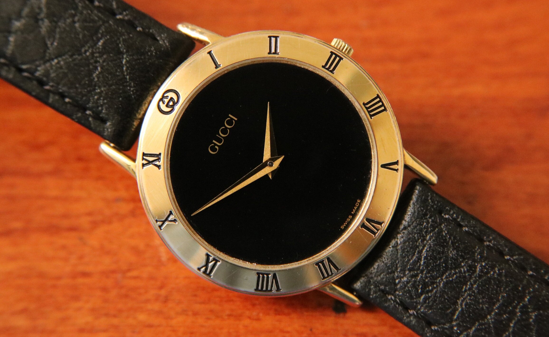 GUCCI Vintage 1990s 3000.2.M Watch Gold -
