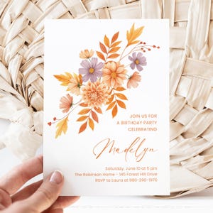 Modelo de convite floral de aniversário no Canva, convite para festa com folhas de outono, editável para impressão, flor em aquarela, cartão personalizável