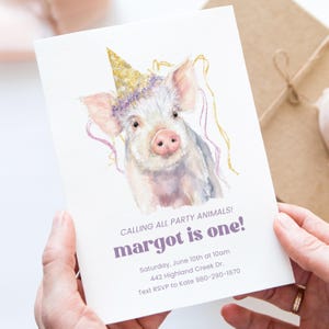Faire-part d'anniversaire de cochon, invitation modifiable de fêtards Corjl, porcelet chapeau pailleté, modèle premier anniversaire de fille de la ferme