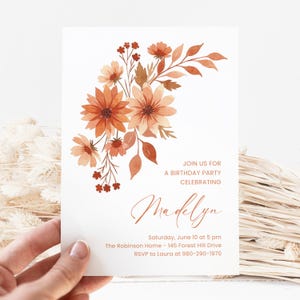 Modelo de convite floral para aniversário no Canva, convite rústico para festa com flores, cartão de aniversário editável para meninas, download digital para impressão