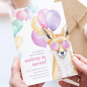 Faire-part d'anniversaire renard • Faire-part animal de fille avec des ballons et des lunettes scintillantes • Modèle de fête renard modifiable pour les enfants