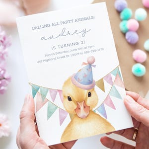 Invitation d'anniversaire de canard | Invitation mignonne de partie de canard d'aquarelle pour des enfants | Modèle Corjl modifiable | Carte 1er anniversaire d'un animal de la ferme