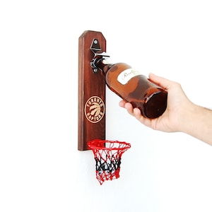 Abridor de botellas de los Toronto Raptors: regalo de baloncesto hecho a mano en madera de pino