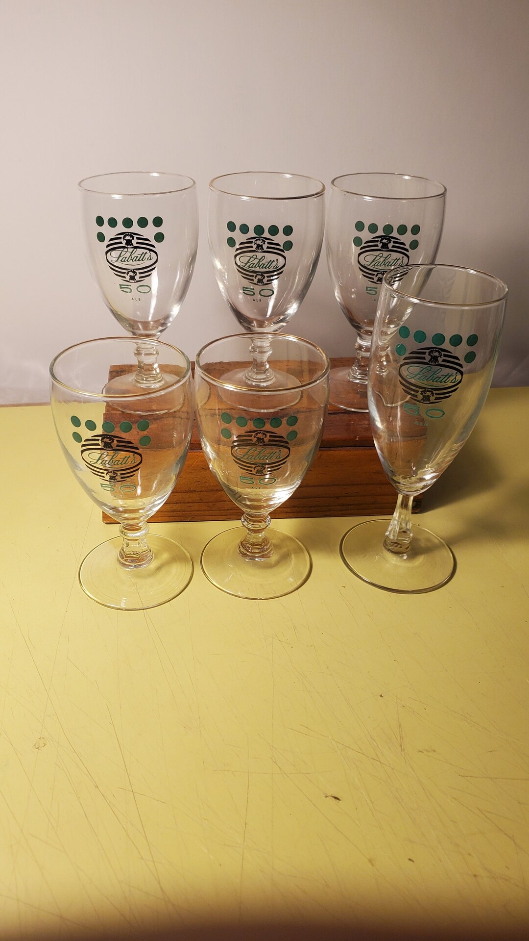 Vintergön Rabatt Lot of 6 Vintage Stemmed LABATT 50 Beer Glasses. Cool Old Labels. Bar ...