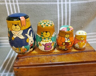 Vintage Russian Nesting Dolls. 4 Piece. Bear Family.