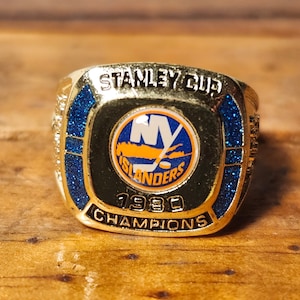 Vintage Replica Stanley Cup Champions Ring. New York Islanders.