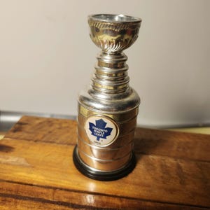 Vintage Labatt's Miniatur Stanley Cup. Toronto Ahornblätter.
