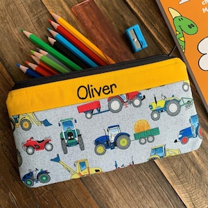 Étui à crayons personnalisé pour tracteur Pochette zippée pour véhicule agricole en tissu fait main Portefeuille pour enfants tous les noms