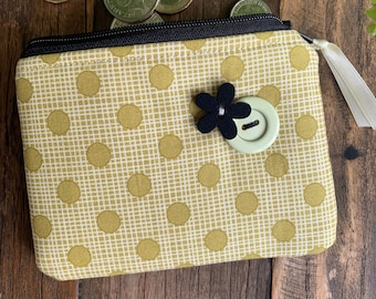 Monedero de tela verde lima hecho a mano Cartera de dinero con cremallera irregular Lunares y bolsa de tarjeta acolchada con botones Idea de regalo navideño