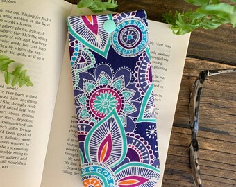 Estuche para gafas de tela con flores hecho a mano, estuche con broche floral, funda suave para gafas, estuche para gafas con estampado de cachemira morado, regalo para jardineros