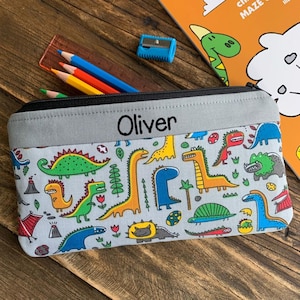Estuche de tela personalizado con diseño de dinosaurio, estuche escolar con cremallera personalizado, hecho a mano, monedero con cremallera para niños, cualquier nombre, regalo de papelería para niños o niñas