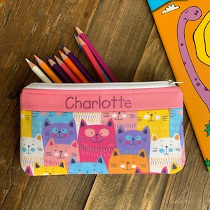 Étui à crayons chat personnalisé Pochette zippée faite main pour la rentrée des classes Portefeuille animal personnalisé pour enfants