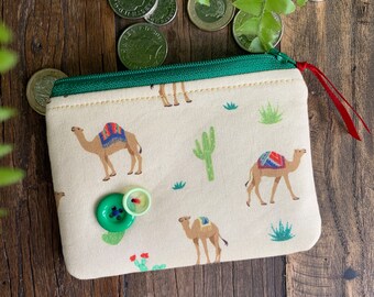 Monedero de tela de camello hecho a mano Cartera de dinero con cremallera animal Bolsa de tarjeta de cactus acolchada y forrada o pequeña bolsa de maquillaje Idea de regalo de vacaciones