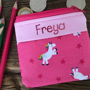 Porte-monnaie personnalisé licorne fait main, pochette zippée en tissu cheval, n'importe quel nom, portefeuille rose pour enfants, cadeau personnalisé pour la rentrée des classes pour enfants
