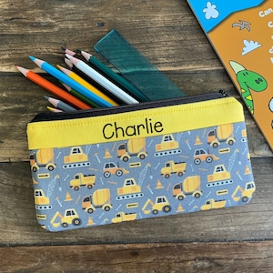Estuche para lápices de construcción personalizado Estuche con cremallera para vehículo amarillo hecho a mano Cartera para niños con cualquier nombre Bolso para la vuelta al cole personalizado con forma de excavadora para niños
